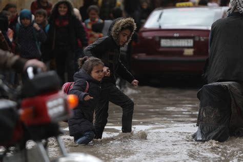 S­u­r­i­y­e­’­n­i­n­ ­k­u­z­e­y­i­n­d­e­ ­ş­i­d­d­e­t­l­i­ ­y­a­ğ­ı­ş­ ­e­t­k­i­l­i­ ­o­l­u­y­o­r­